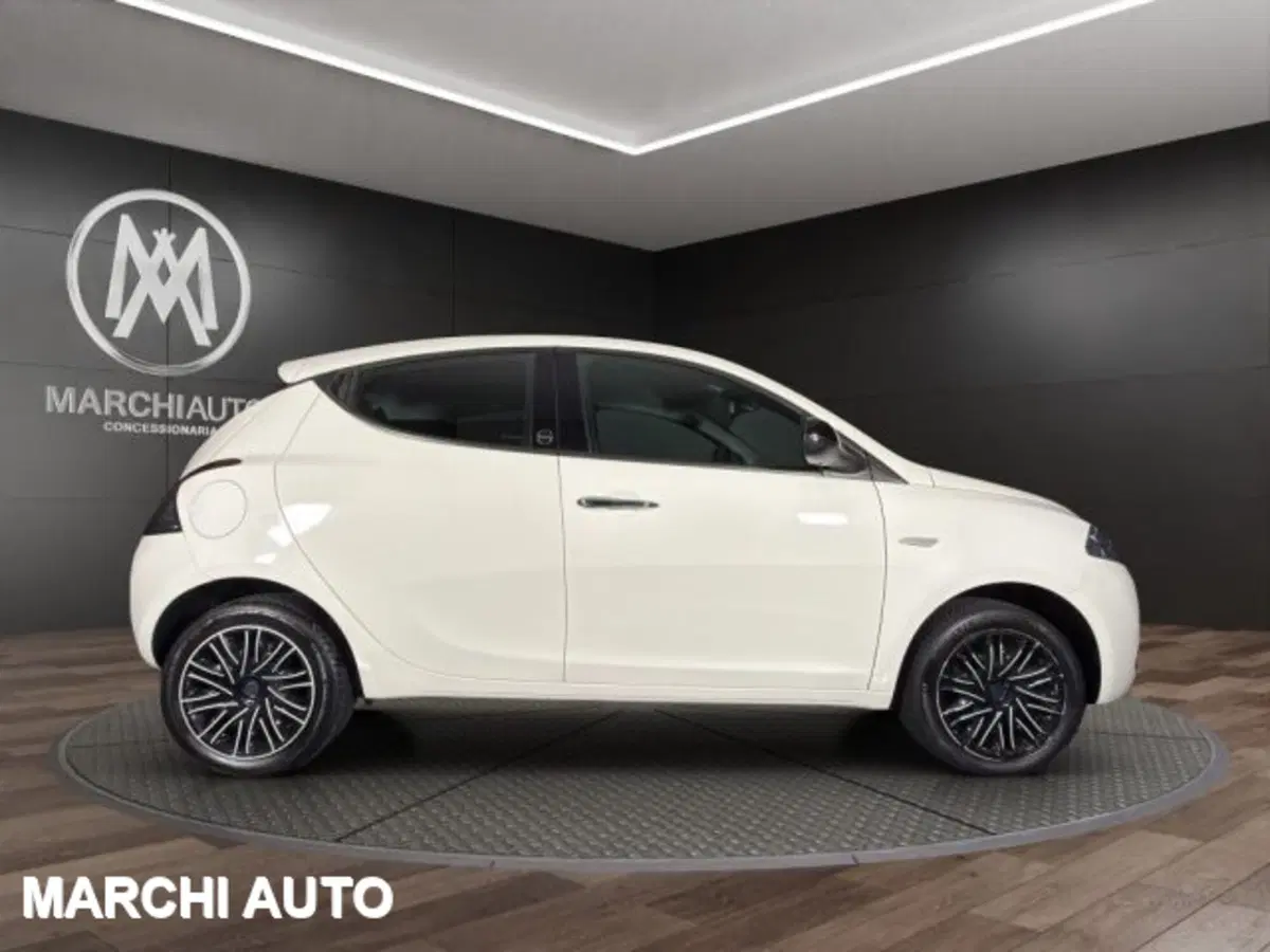 Lancia Ypsilon usata a Perugia (4)