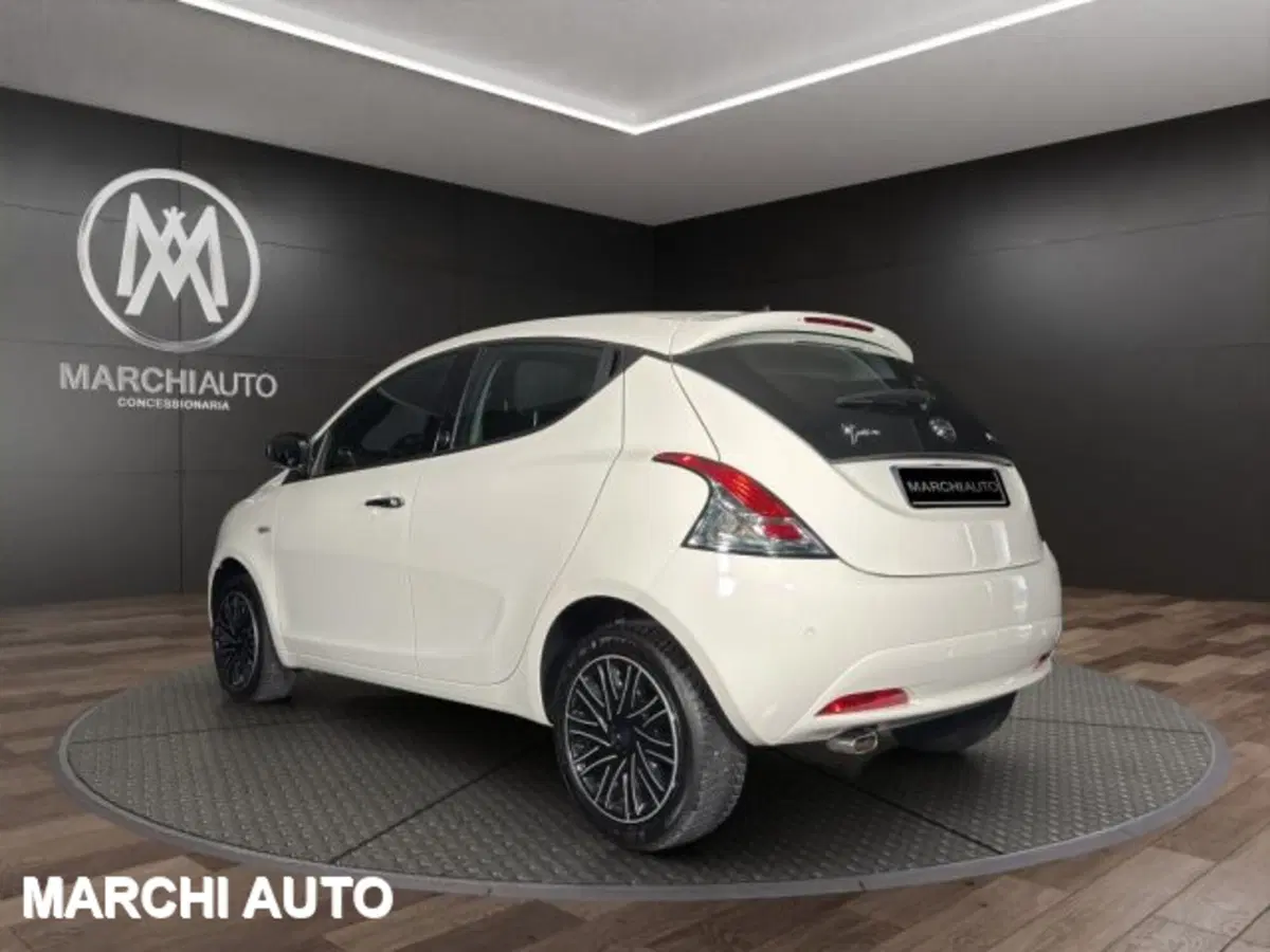 Lancia Ypsilon usata a Perugia (7)