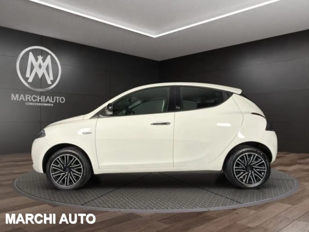 Lancia Ypsilon usata a Perugia (8)