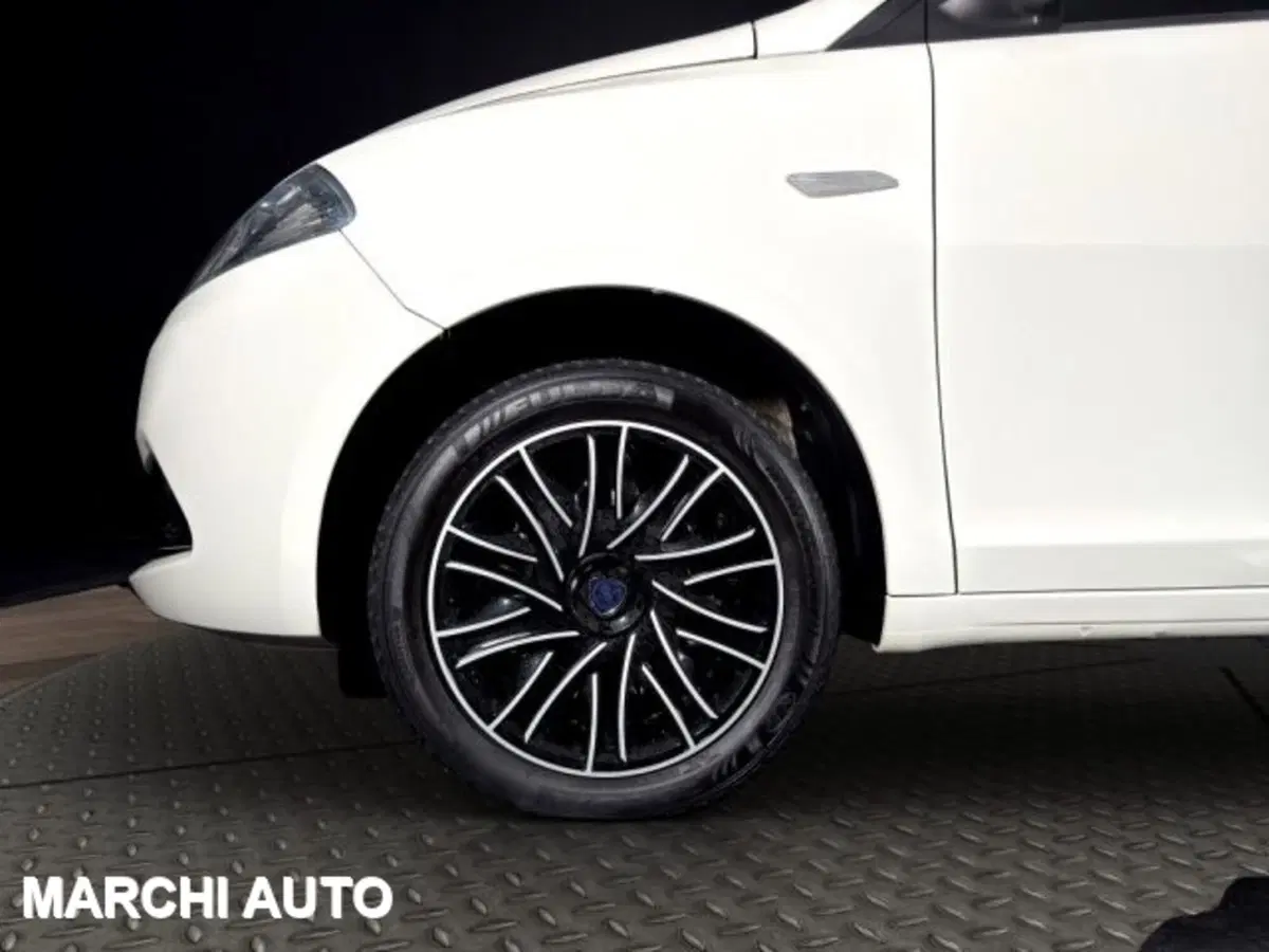 Lancia Ypsilon usata a Perugia (9)