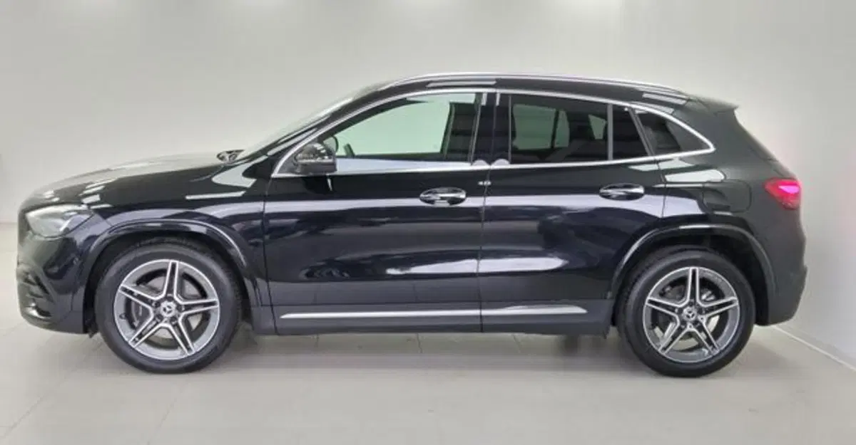 Mercedes-Benz GLA SUV usata a Como (8)