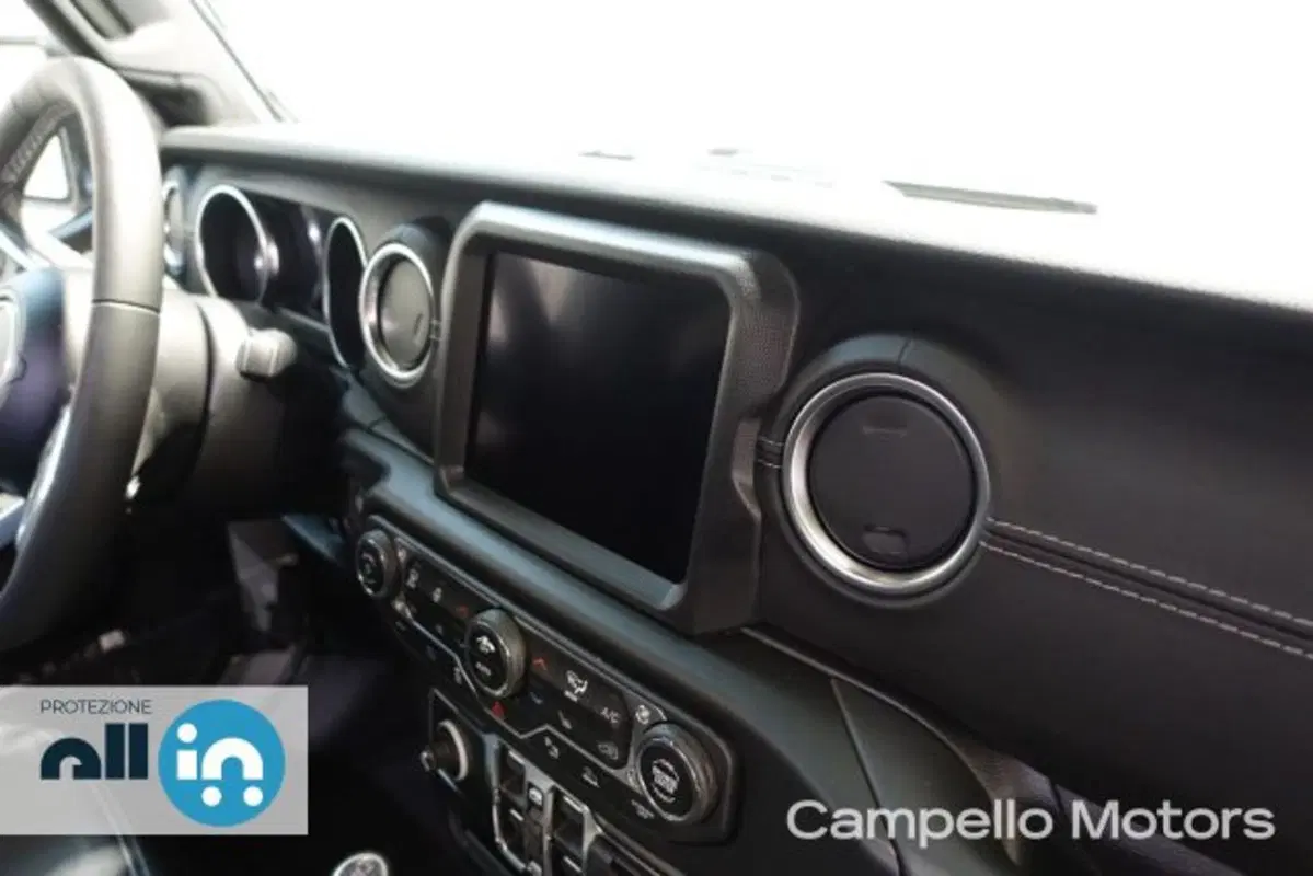Jeep Wrangler Unlimited usata a Venezia (11)
