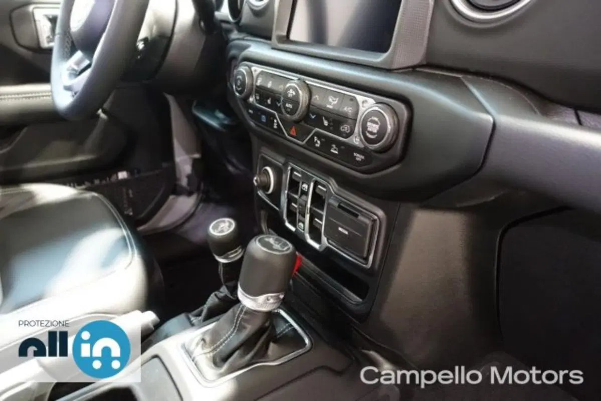 Jeep Wrangler Unlimited usata a Venezia (12)