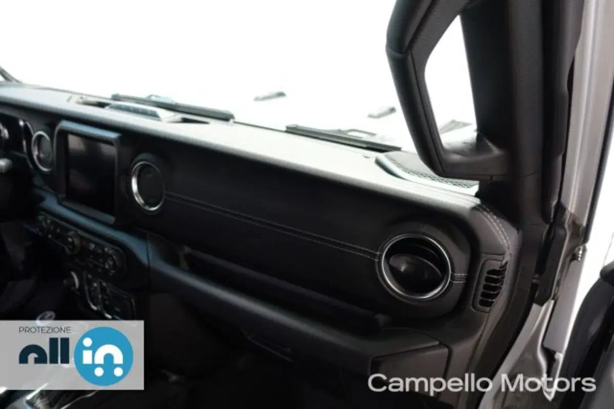 Jeep Wrangler Unlimited usata a Venezia (13)
