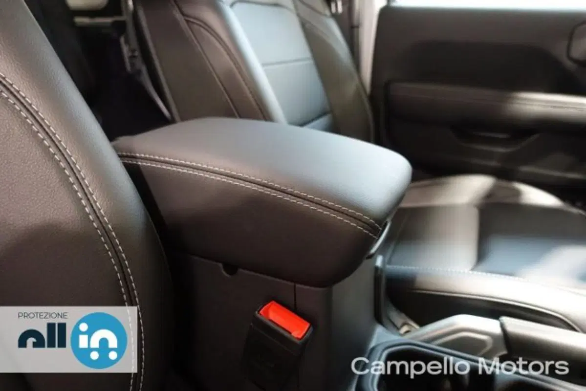Jeep Wrangler Unlimited usata a Venezia (15)