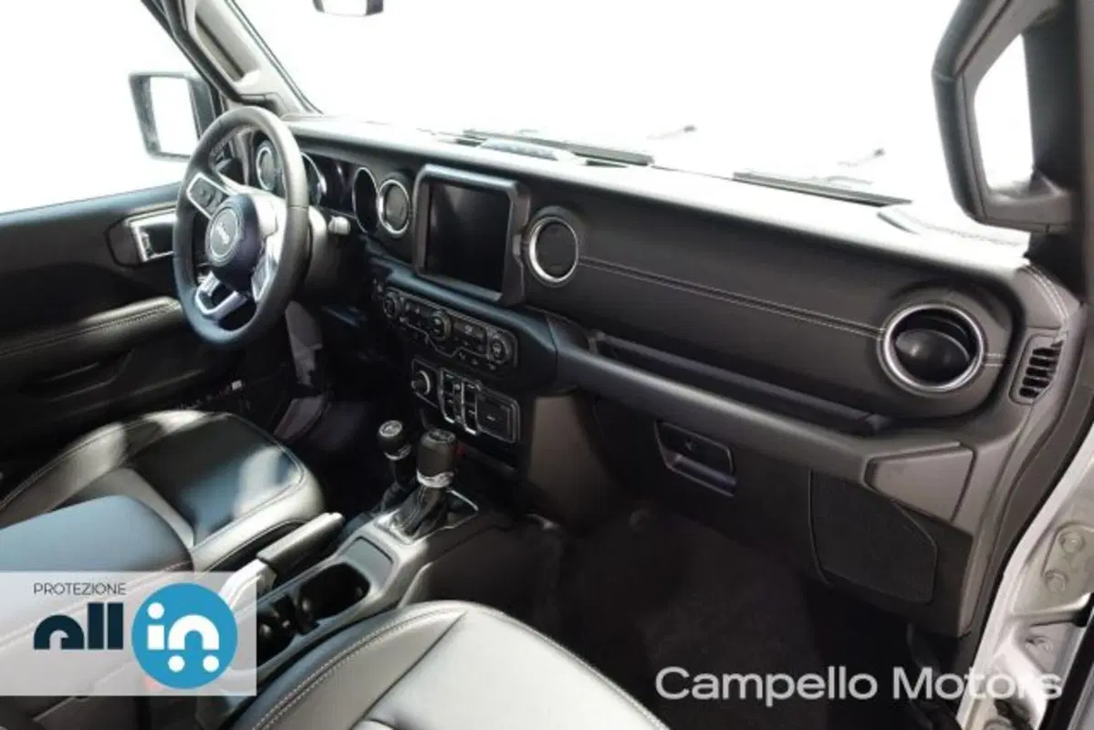 Jeep Wrangler Unlimited usata a Venezia (16)