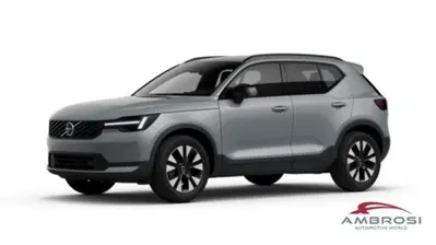 Volvo XC40 B3 automatico Plus Dark nuova a Corciano