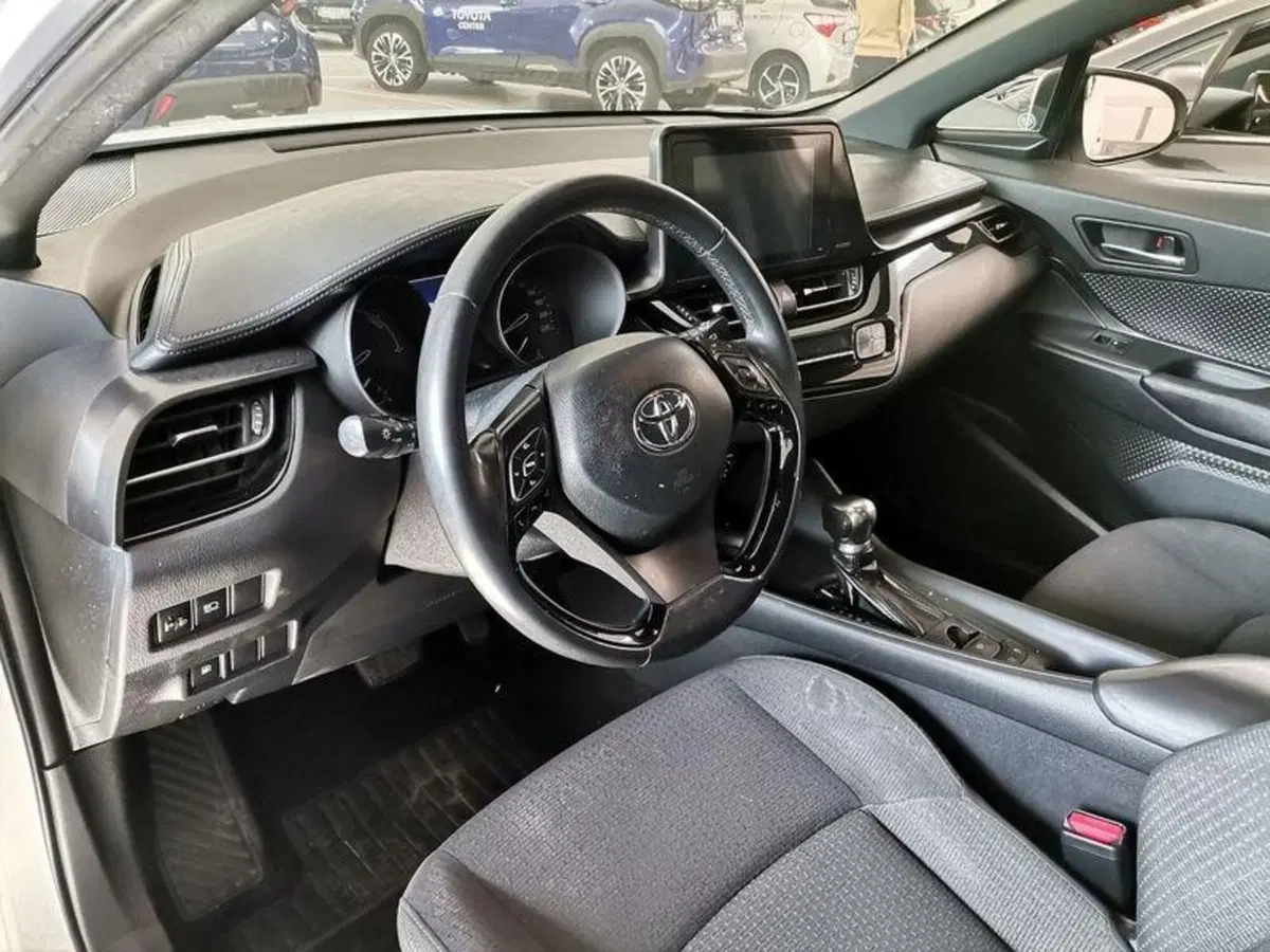 Toyota Toyota C-HR usata a Salerno (9)