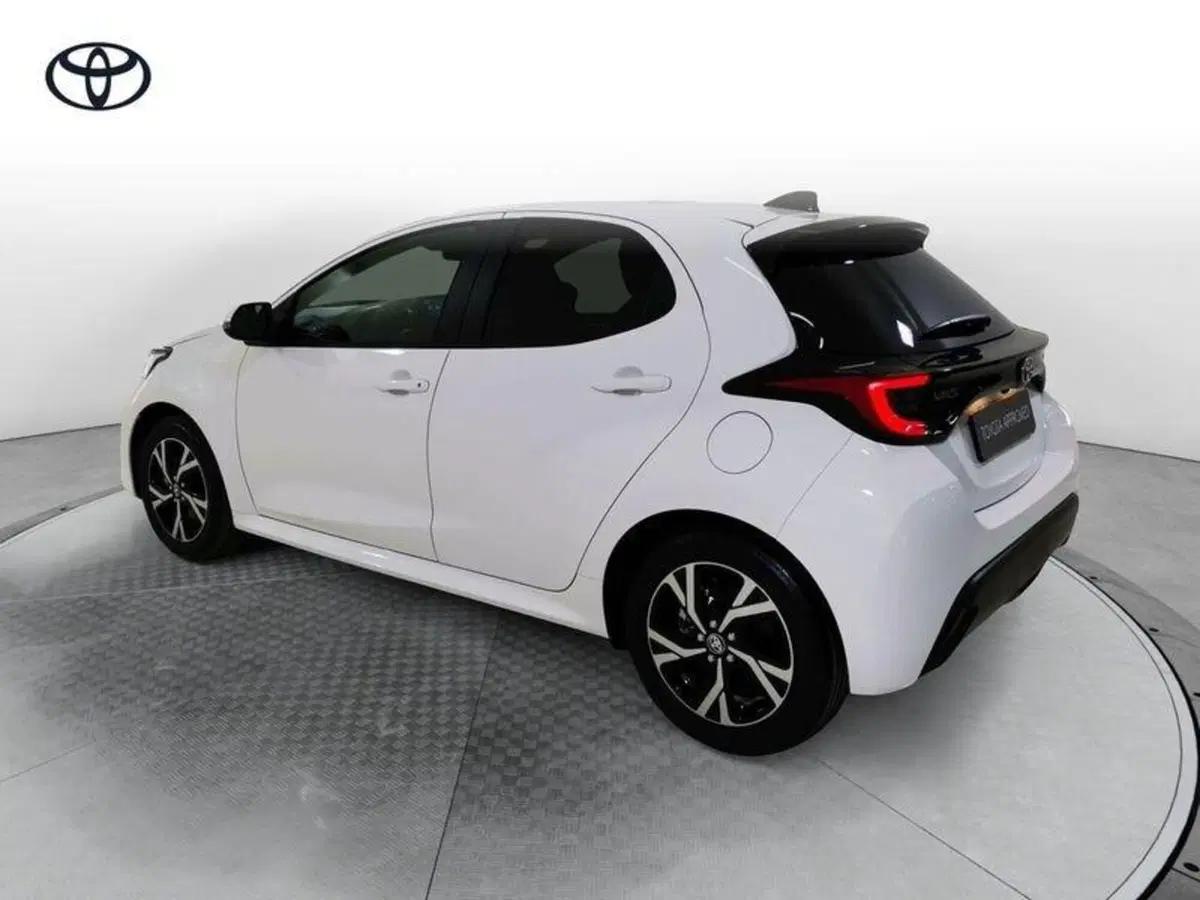 Toyota Yaris nuova a Salerno (4)