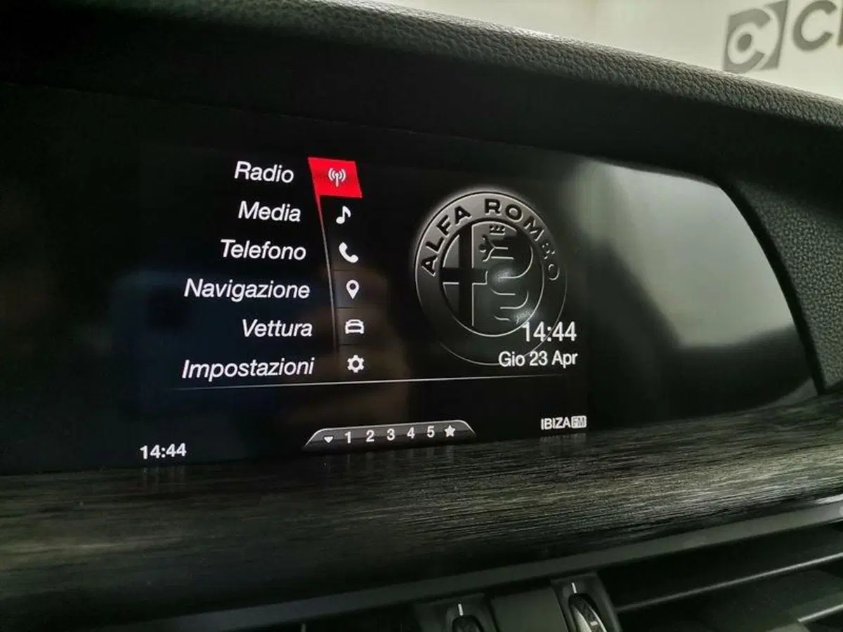 Alfa Romeo Stelvio usata a Salerno (13)