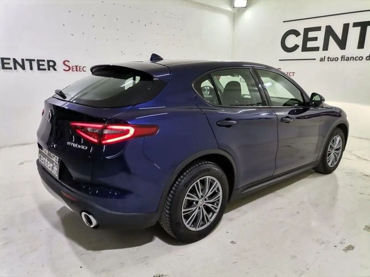 Alfa Romeo Stelvio usata a Salerno (6)