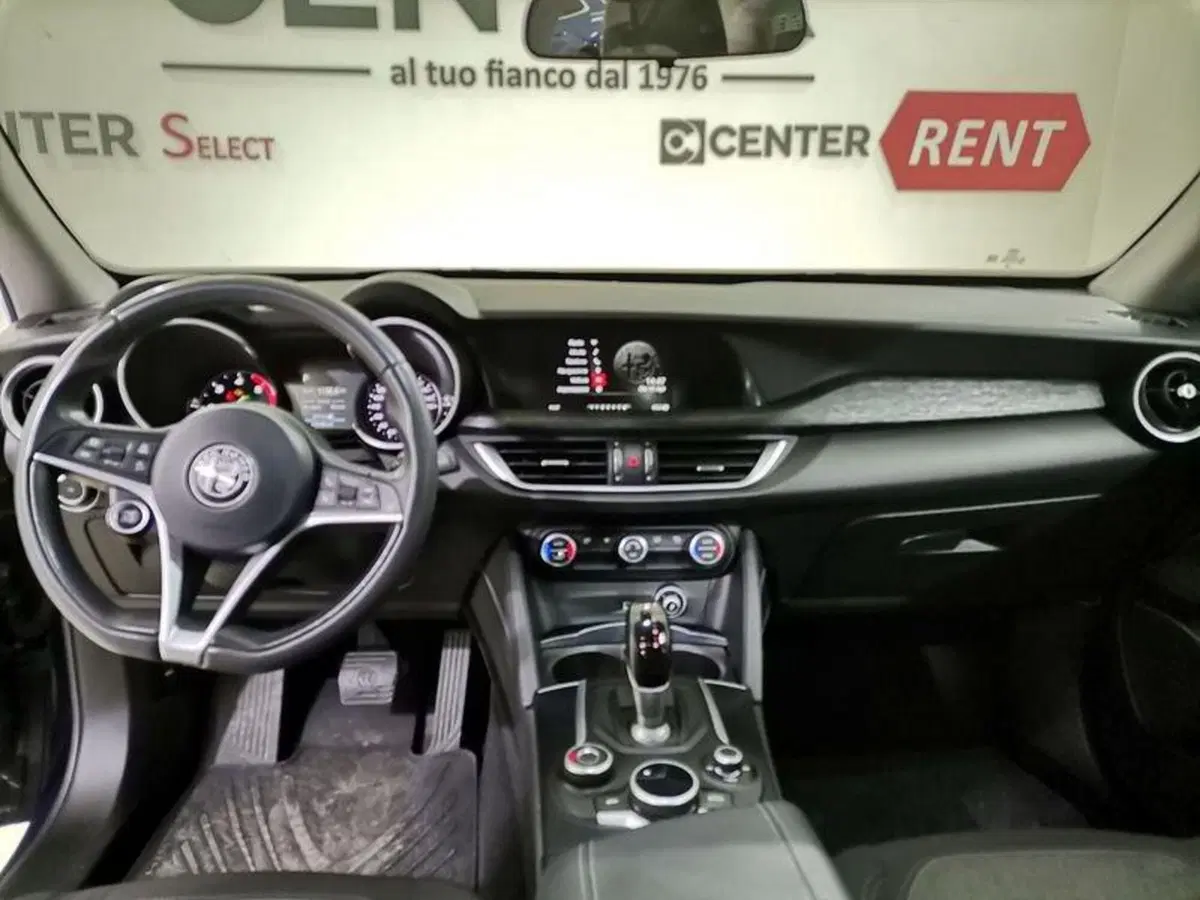 Alfa Romeo Stelvio usata a Salerno (7)
