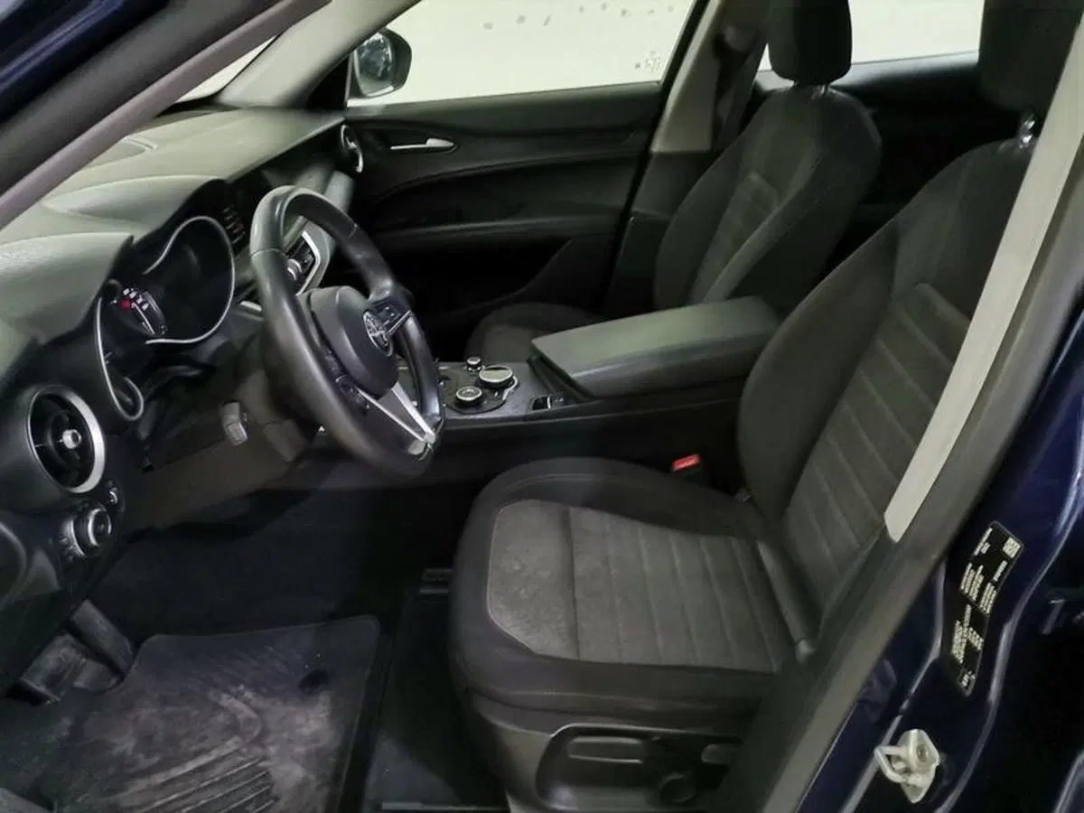 Alfa Romeo Stelvio usata a Salerno (9)