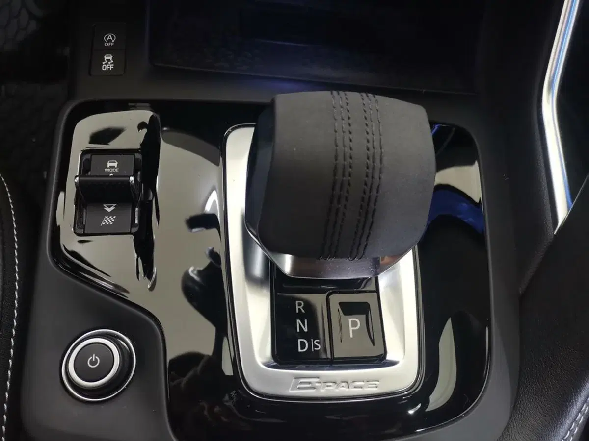 Jaguar E-Pace usata a Salerno (11)