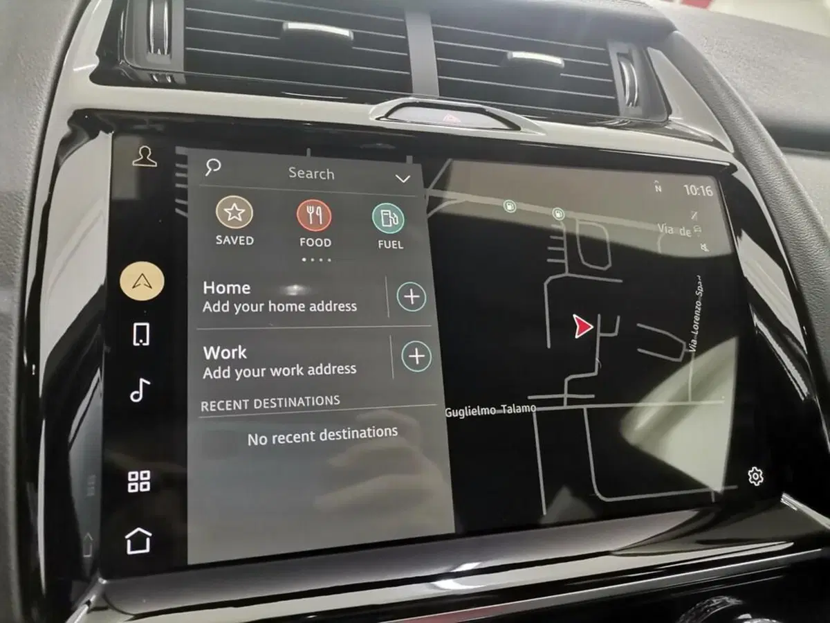 Jaguar E-Pace usata a Salerno (13)