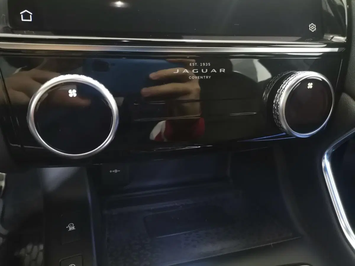 Jaguar E-Pace usata a Salerno (9)