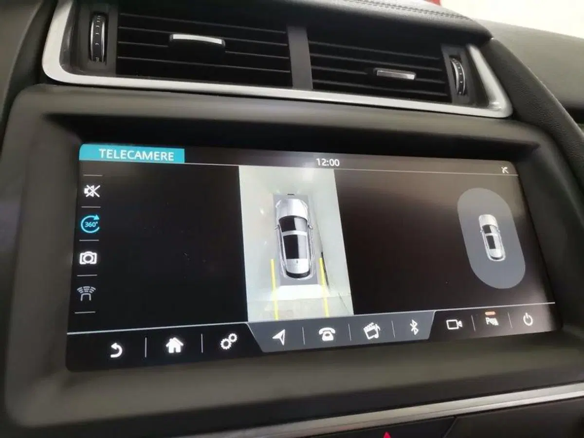 Jaguar E-Pace usata a Salerno (13)
