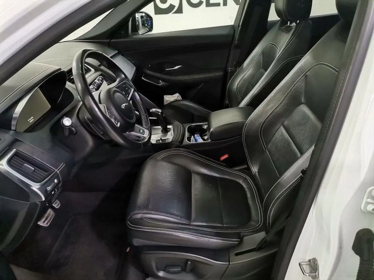 Jaguar E-Pace usata a Salerno (9)