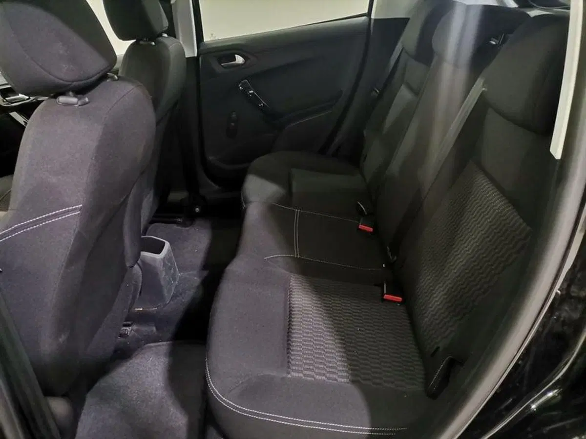 Peugeot 208 usata a Salerno (10)