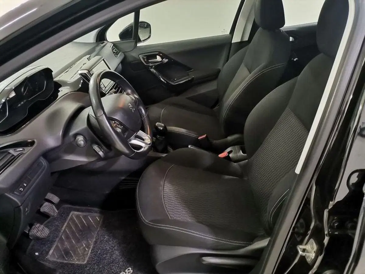 Peugeot 208 usata a Salerno (9)
