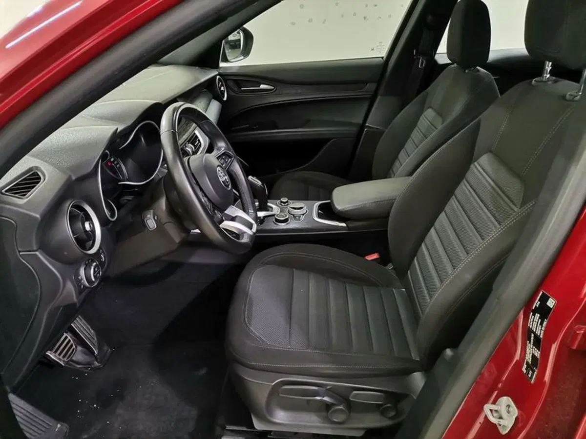 Alfa Romeo Stelvio usata a Salerno (9)