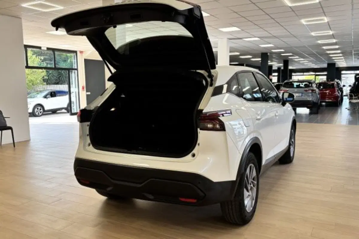 Nissan Qashqai usata a Latina (7)