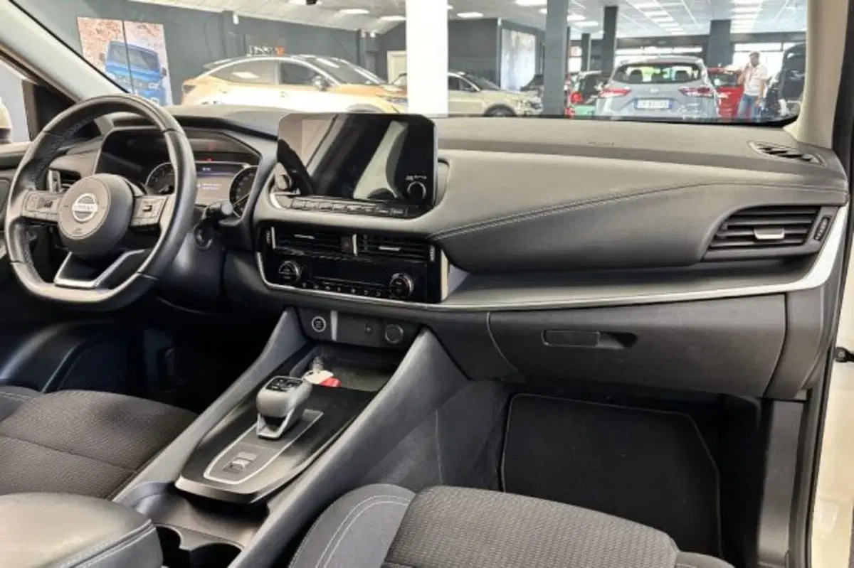 Nissan Qashqai usata a Latina (9)