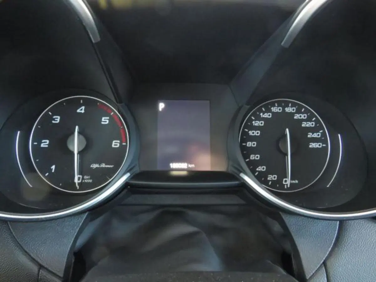 Alfa Romeo Giulia usata a Lodi (12)