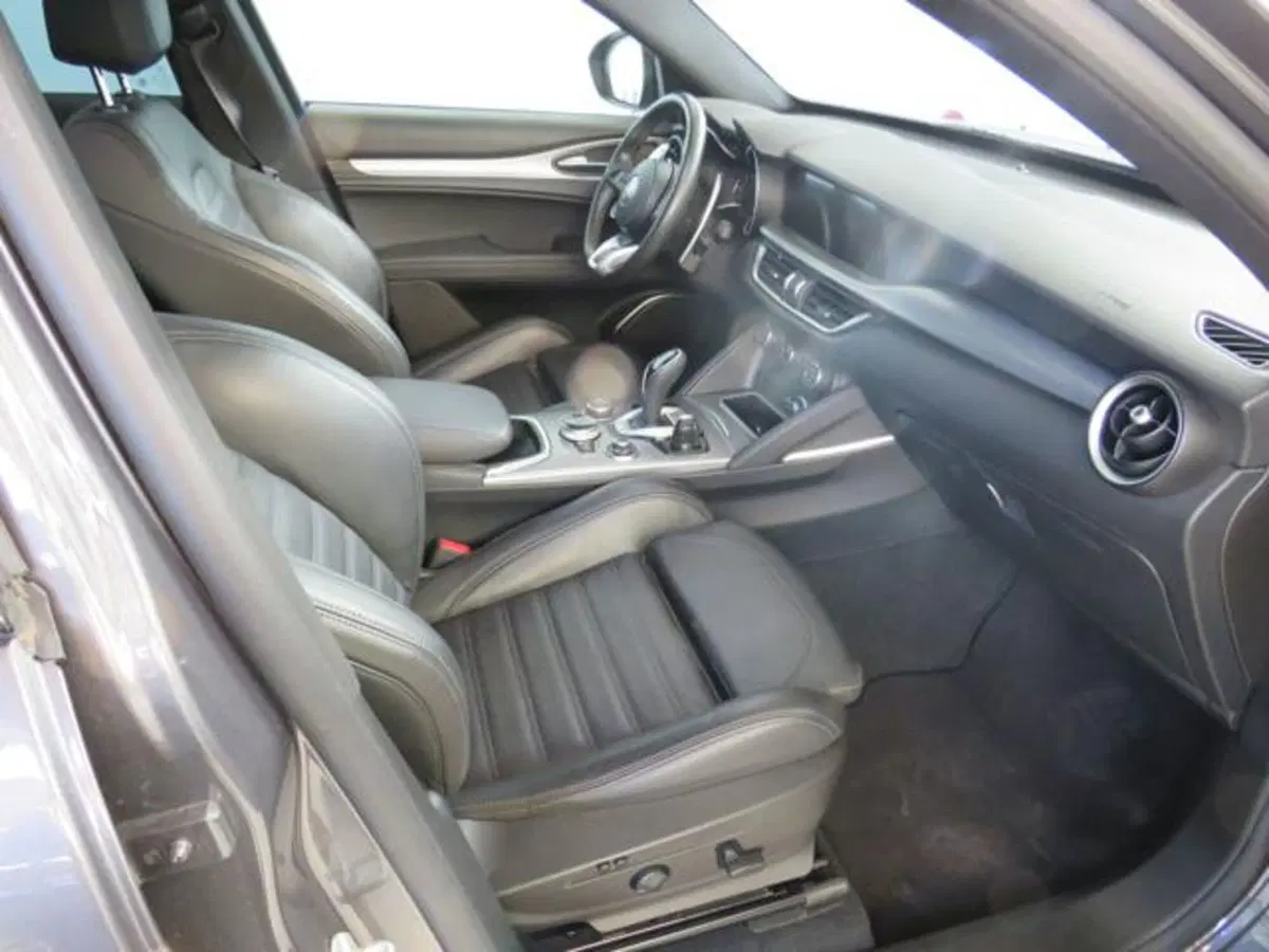Alfa Romeo Stelvio usata a Lodi (10)