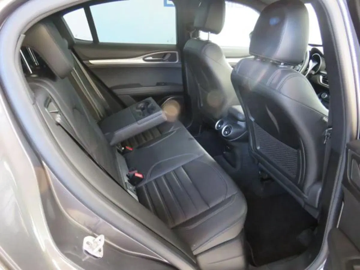 Alfa Romeo Stelvio usata a Lodi (11)