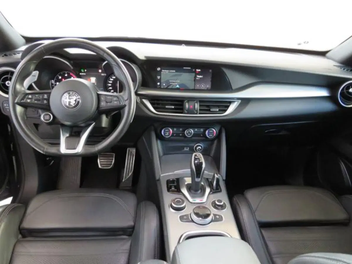 Alfa Romeo Stelvio usata a Lodi (13)