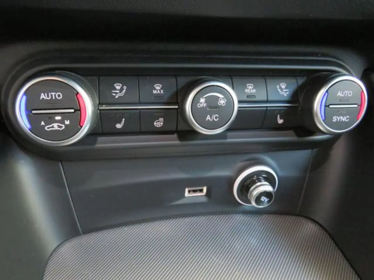 Alfa Romeo Stelvio usata a Lodi (14)