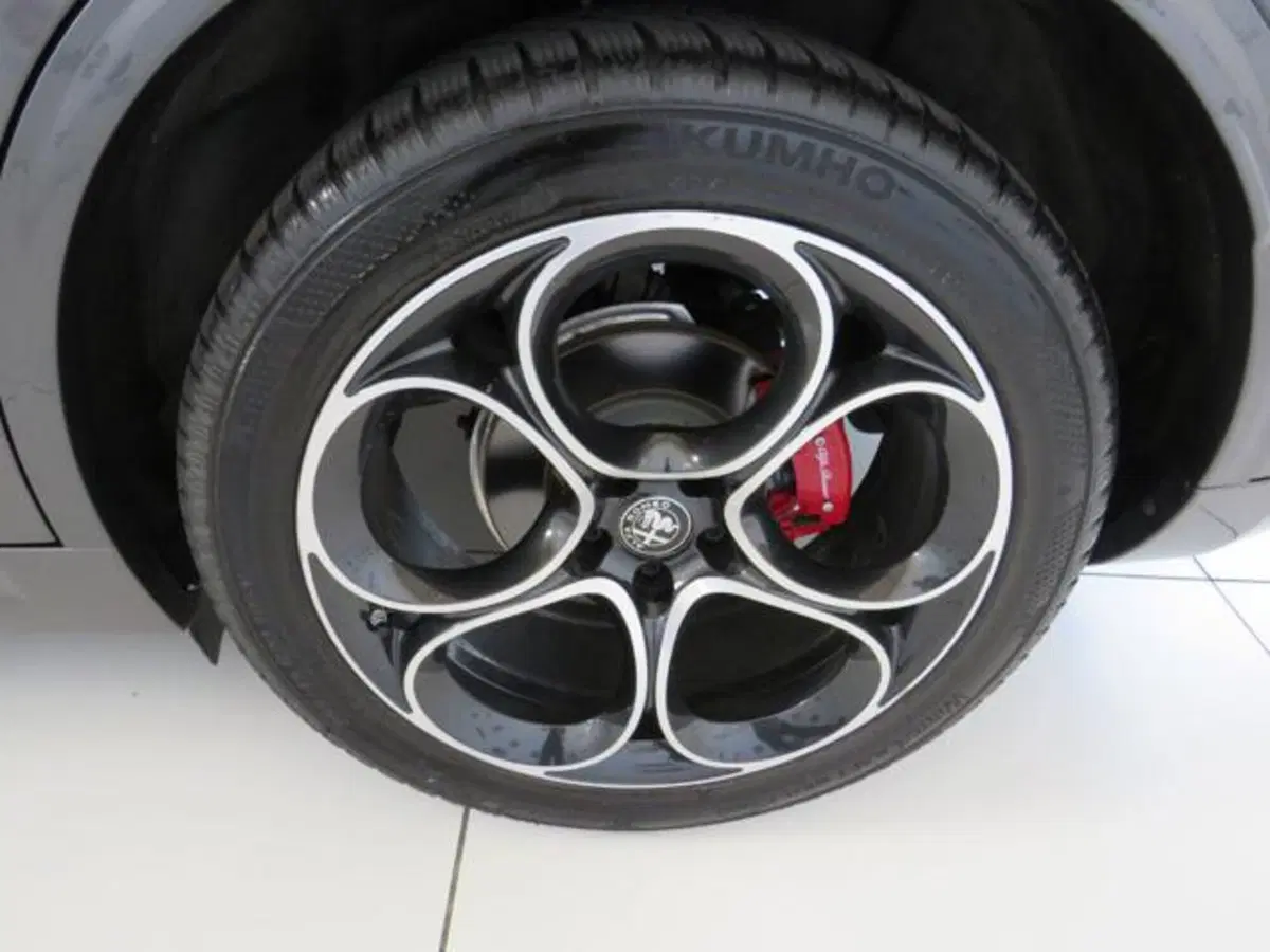 Alfa Romeo Stelvio usata a Lodi (15)