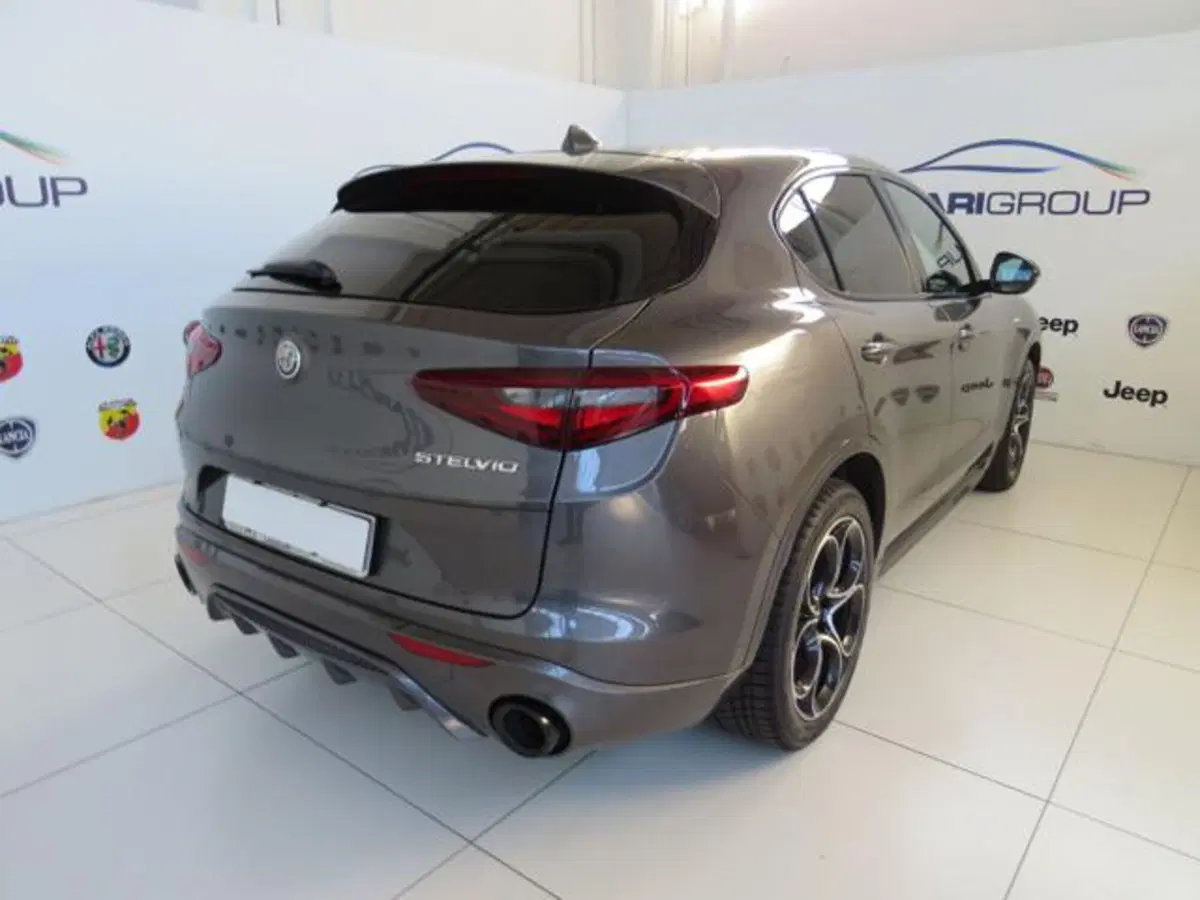 Alfa Romeo Stelvio usata a Lodi (6)