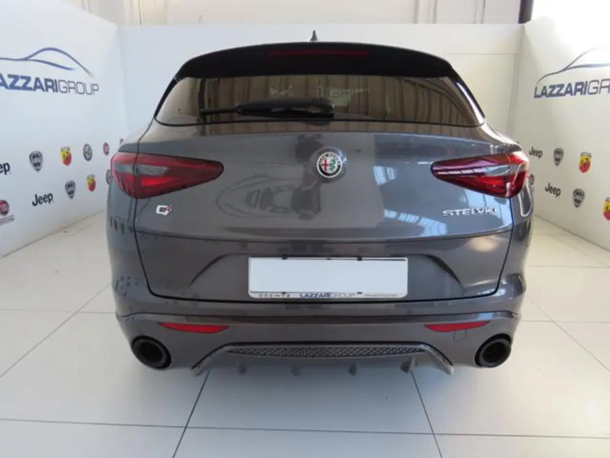 Alfa Romeo Stelvio usata a Lodi (8)