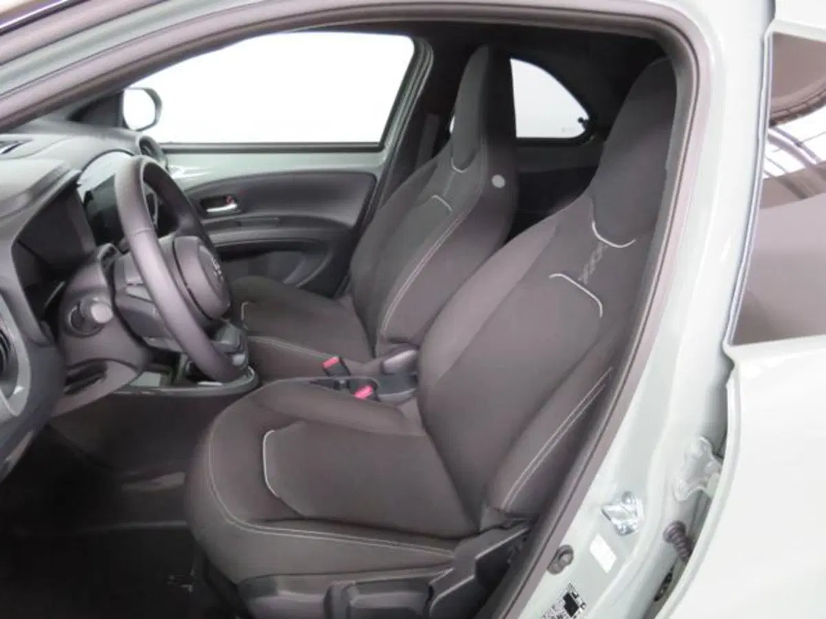 Toyota Aygo X usata a Lodi (10)