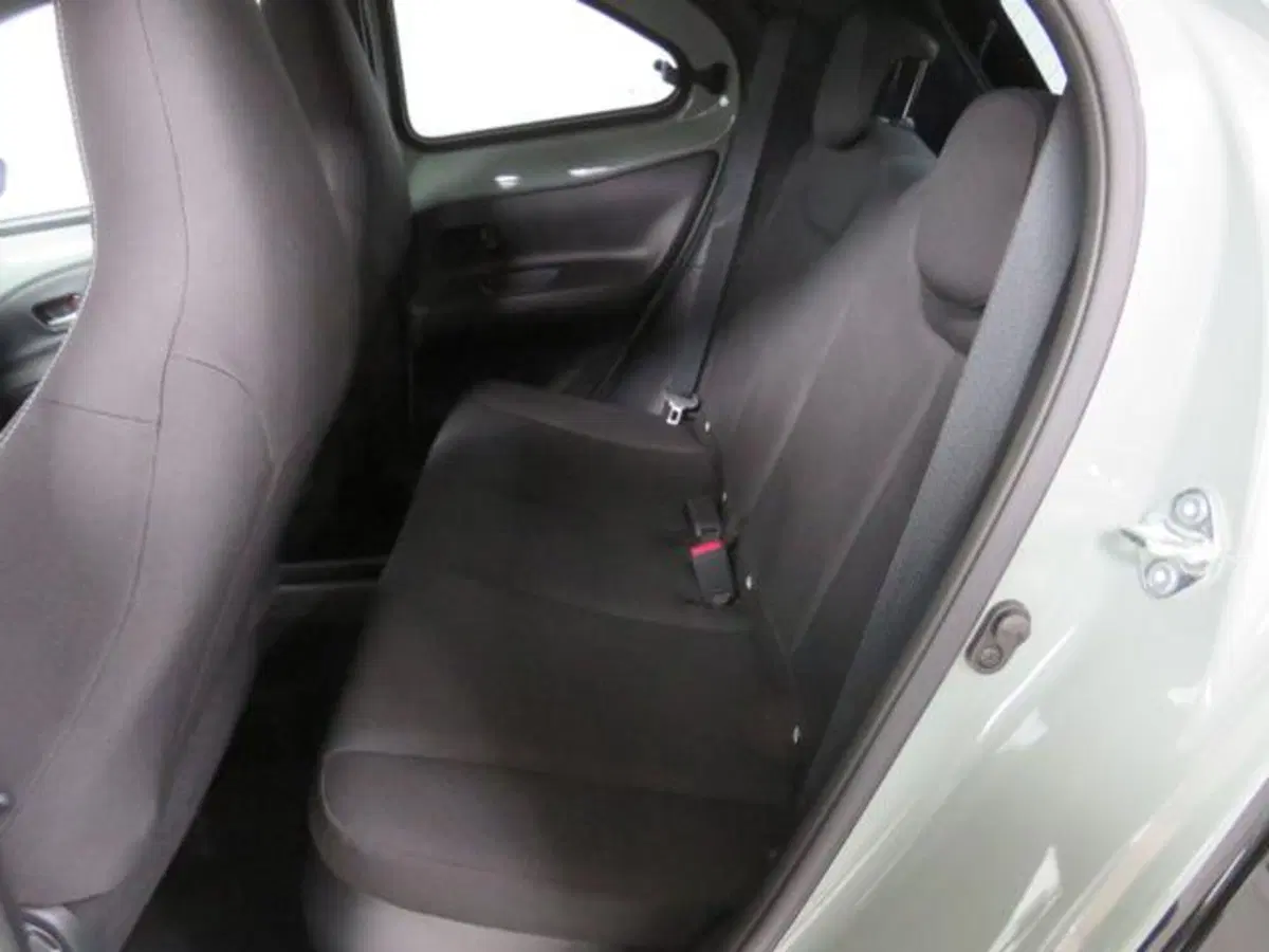 Toyota Aygo X usata a Lodi (11)