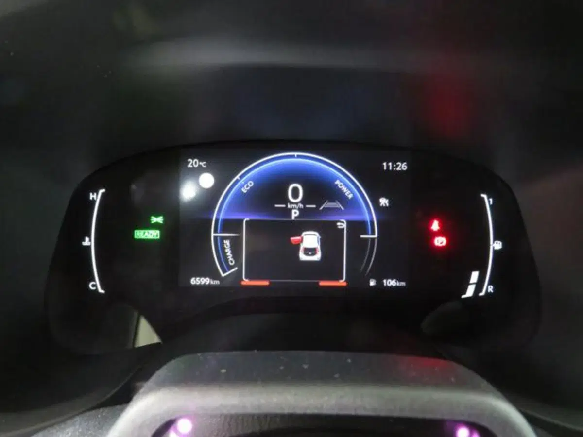 Toyota Aygo X usata a Lodi (12)