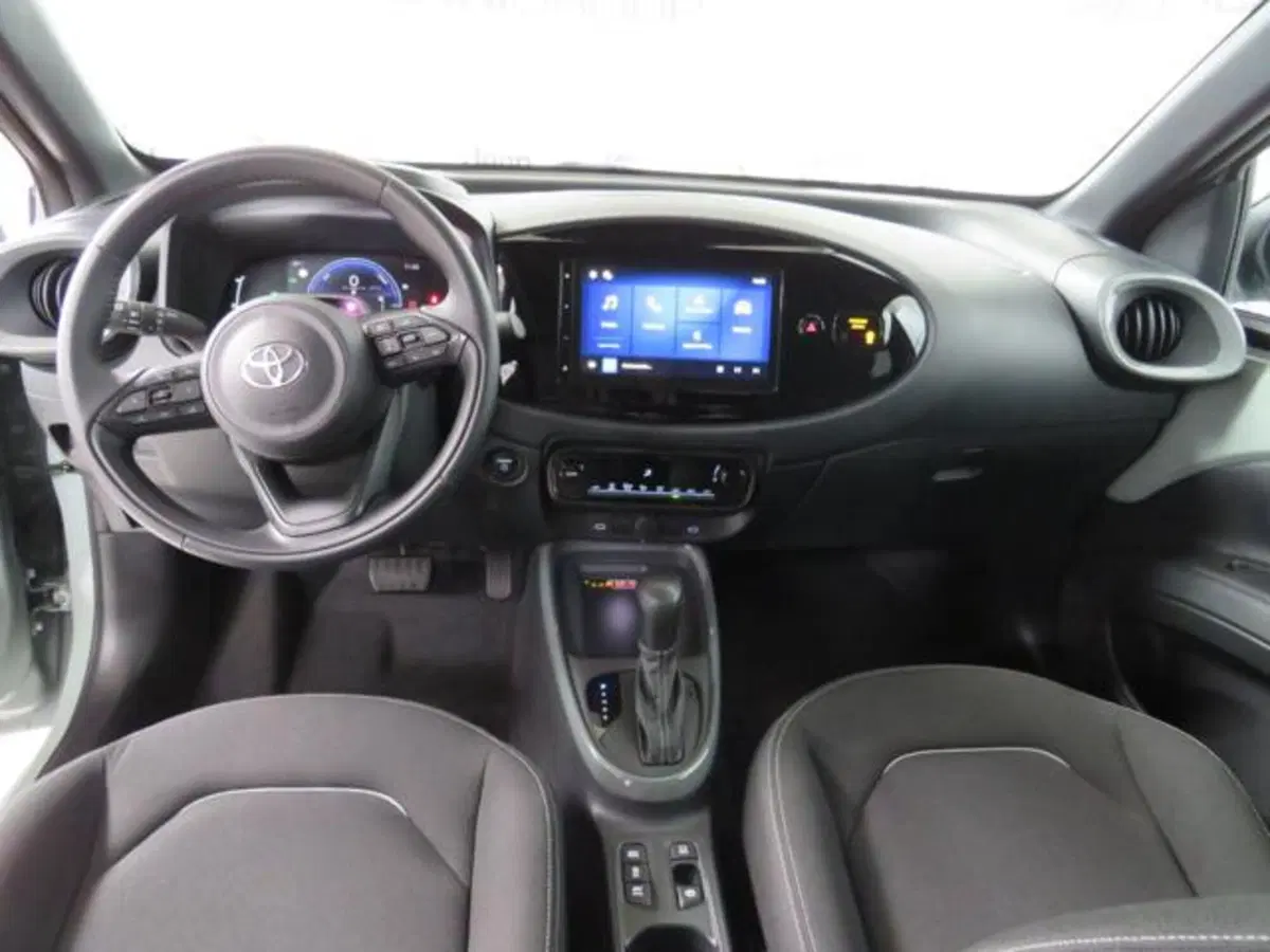 Toyota Aygo X usata a Lodi (13)
