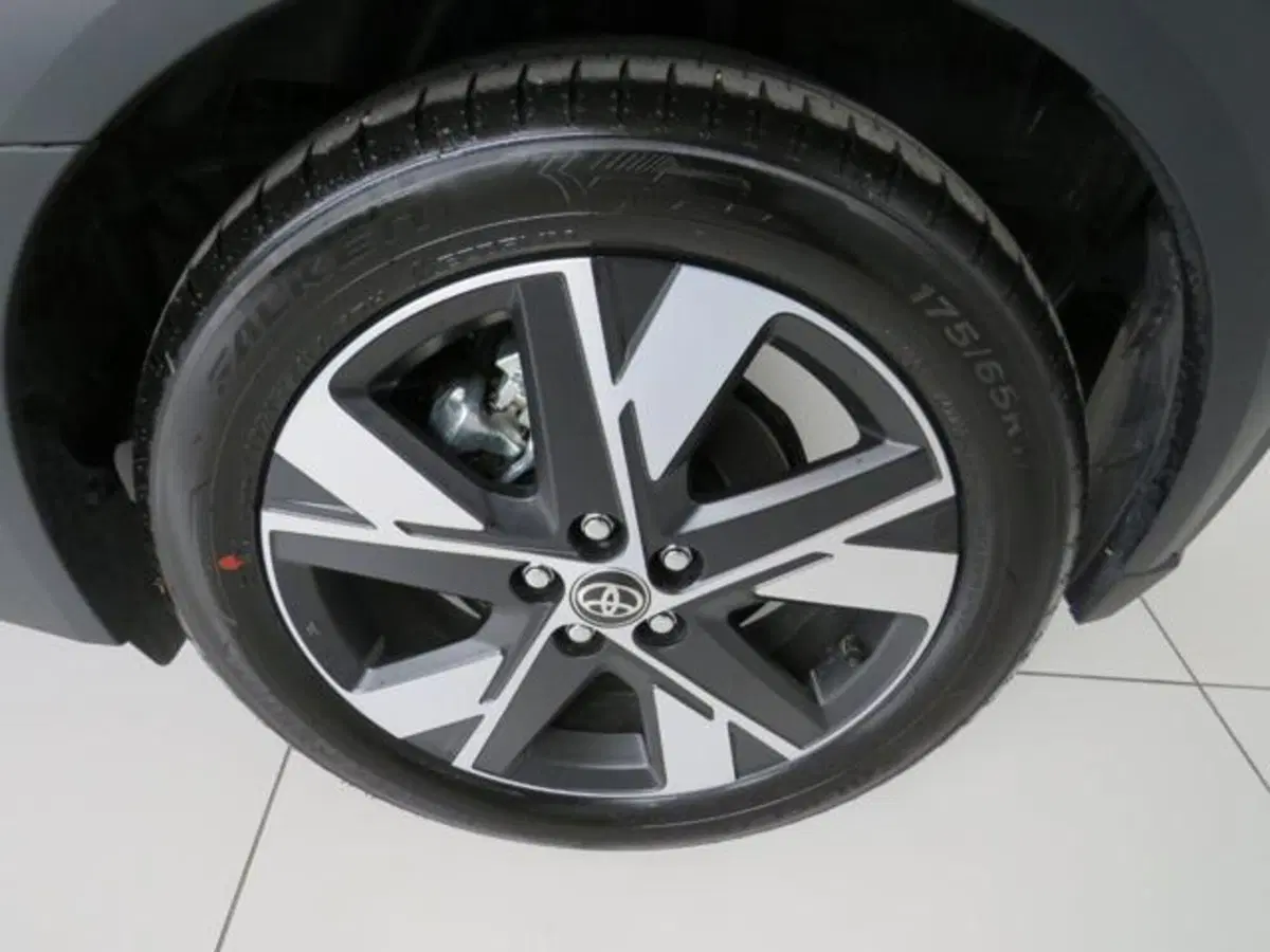 Toyota Aygo X usata a Lodi (15)