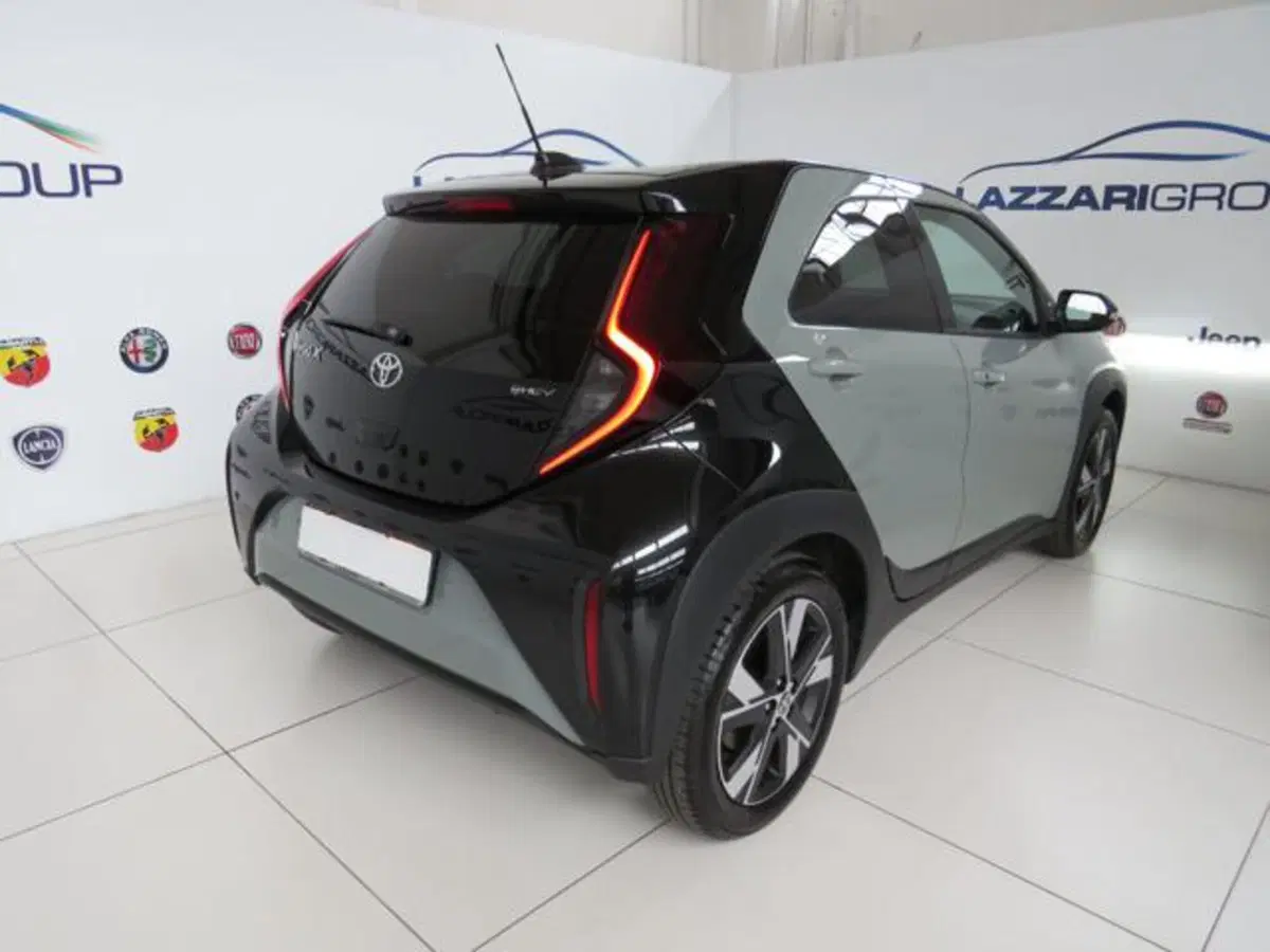 Toyota Aygo X usata a Lodi (7)