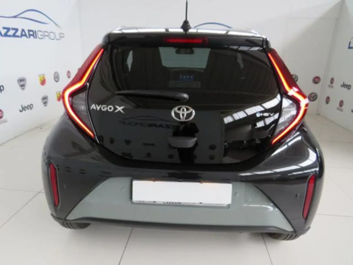 Toyota Aygo X usata a Lodi (8)