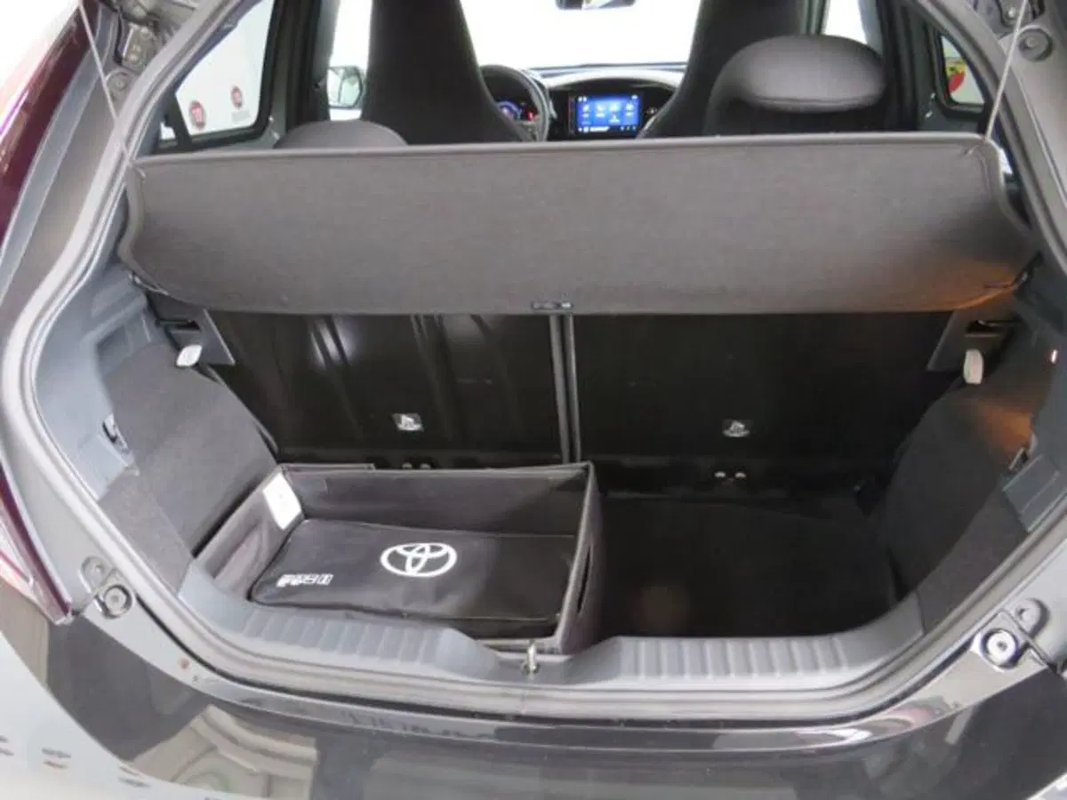 Toyota Aygo X usata a Lodi (9)