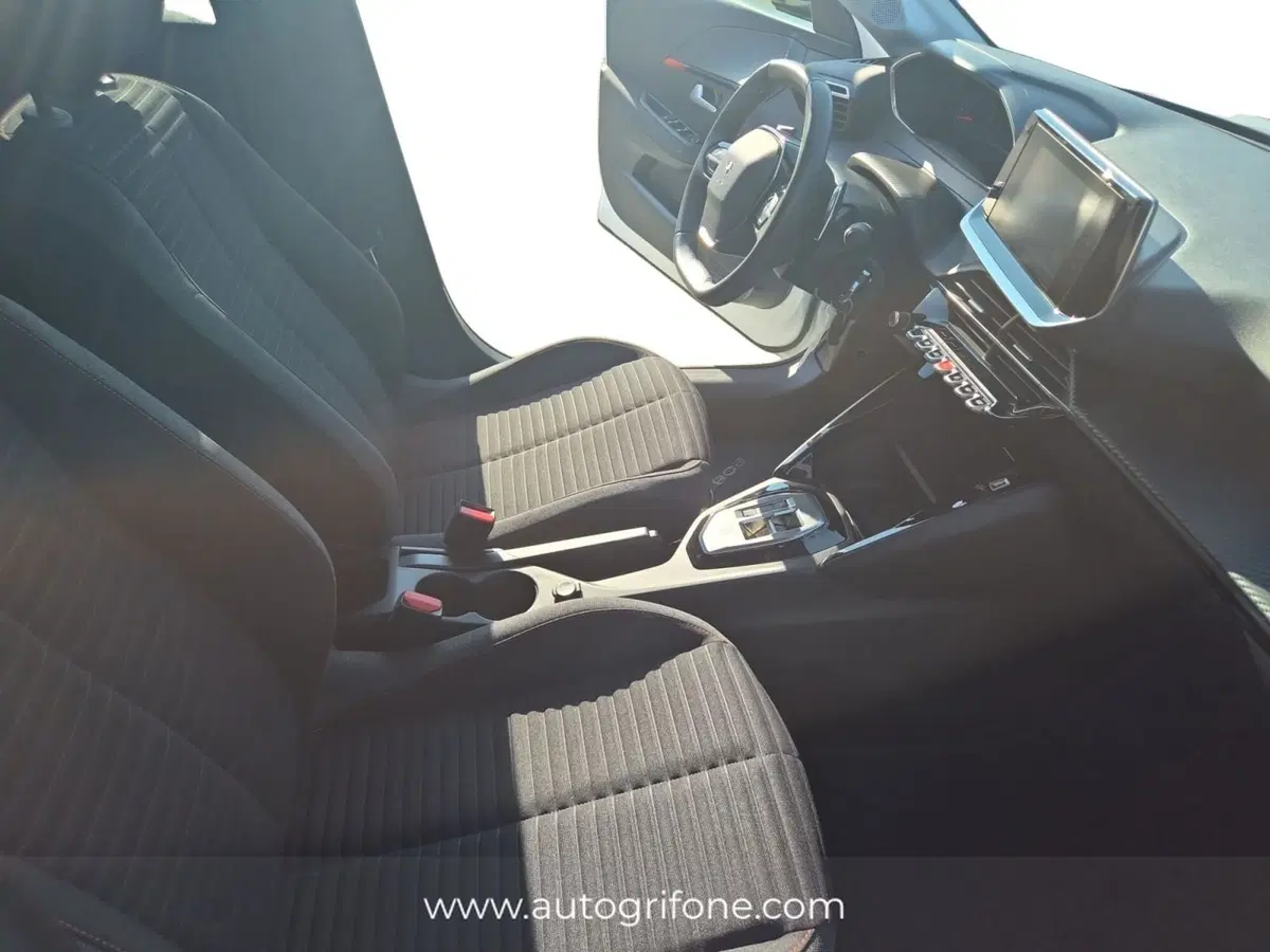 Peugeot 208 usata a Modena (15)