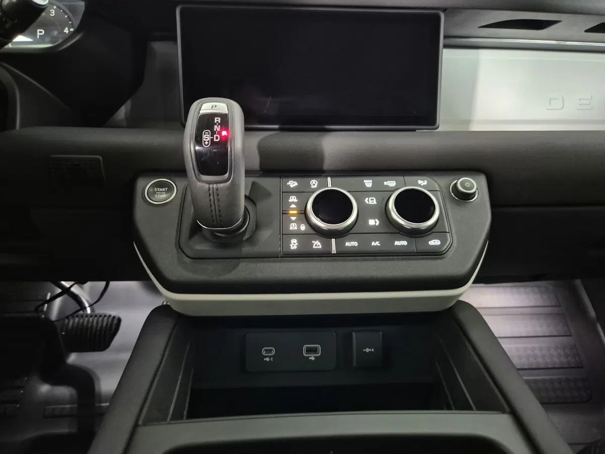 Land Rover Defender usata a Torino (10)