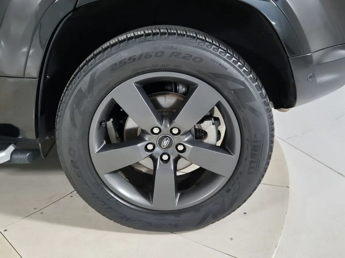 Land Rover Defender usata a Torino (9)