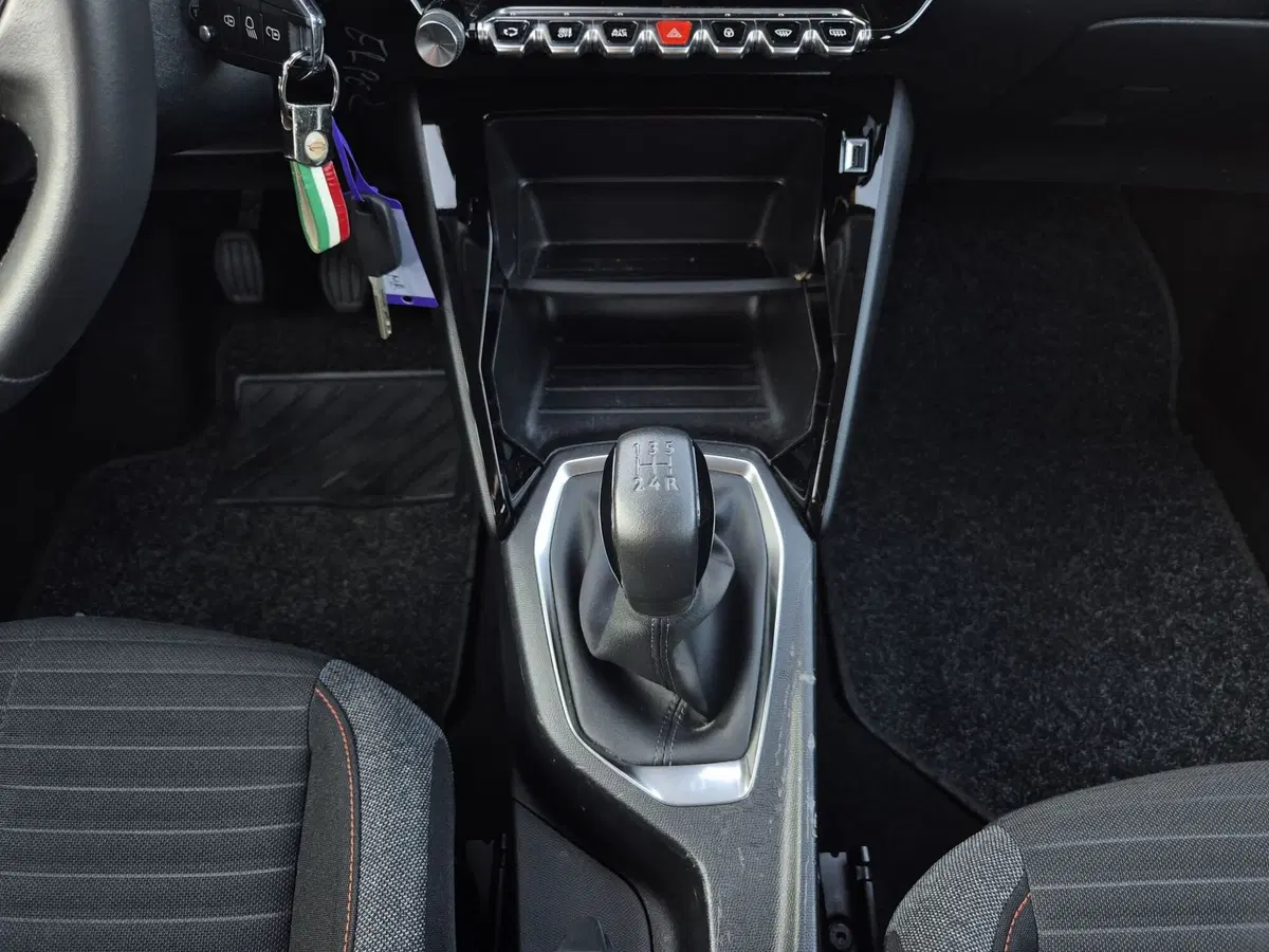 Peugeot 208 usata  (10)