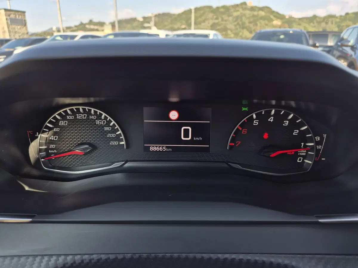 Peugeot 208 usata  (13)