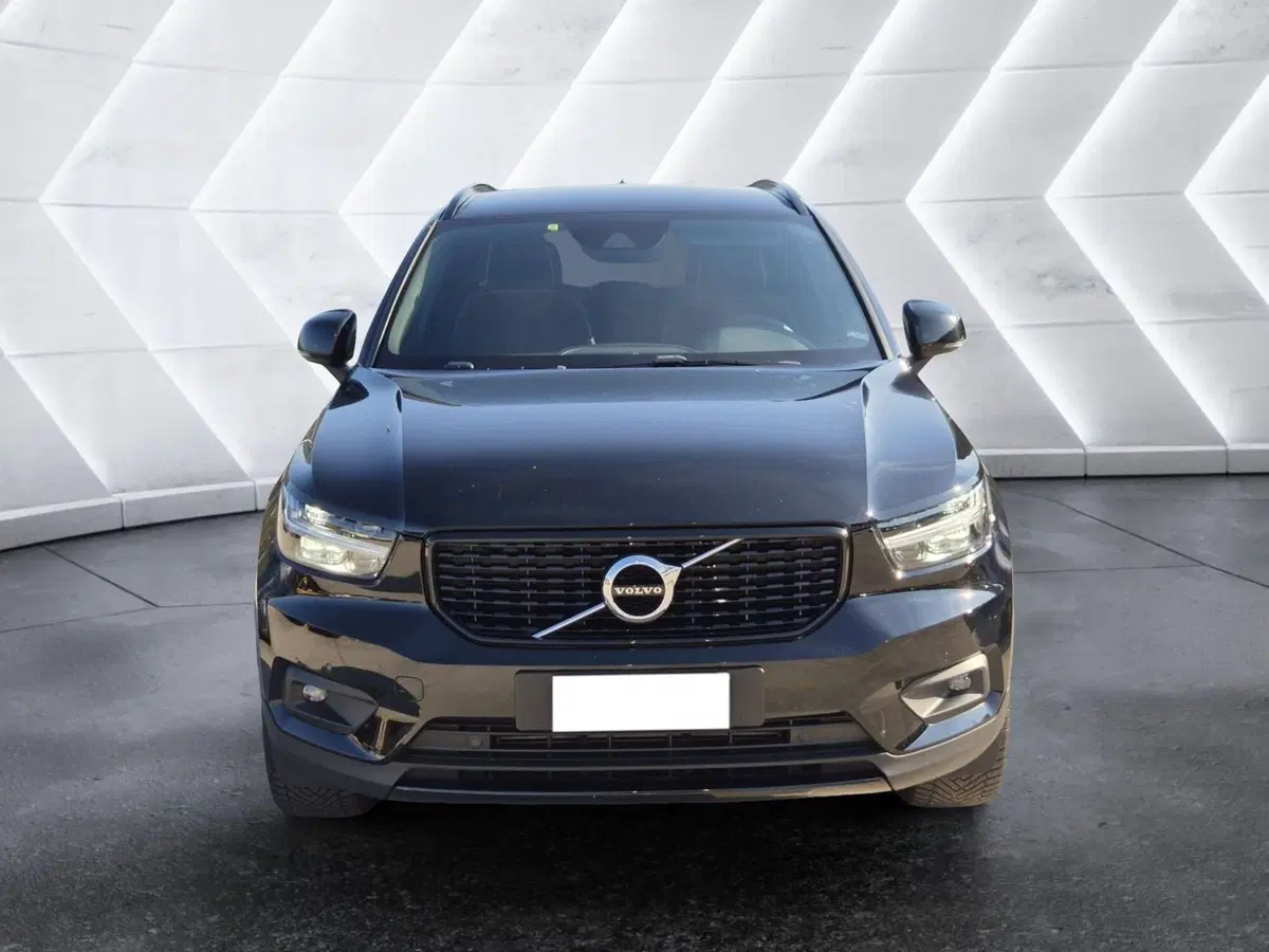 Volvo XC40 usata  (2)