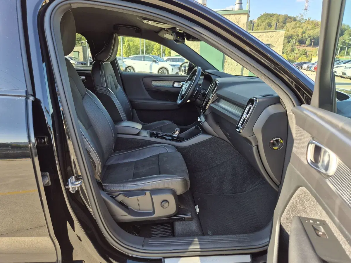 Volvo XC40 usata  (8)